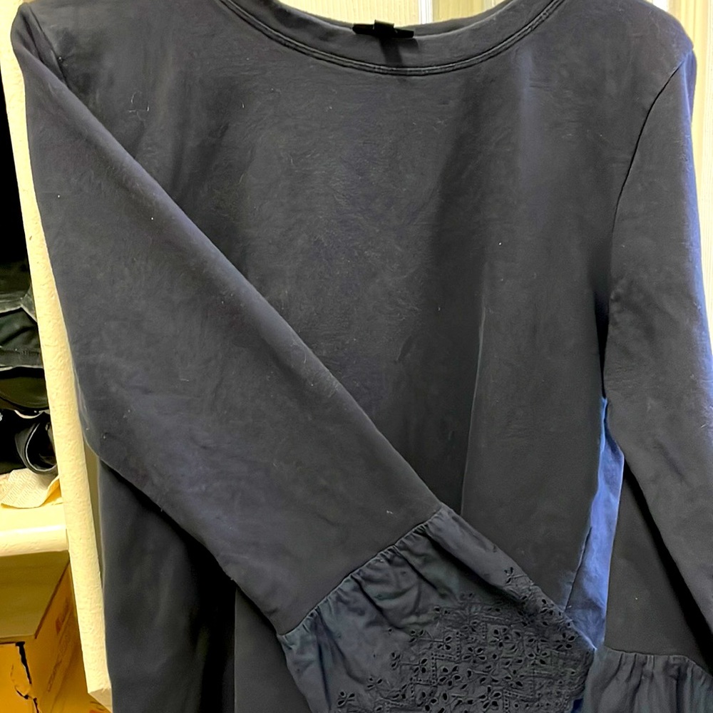 Women’s sweatshirt with wide lace sleeves